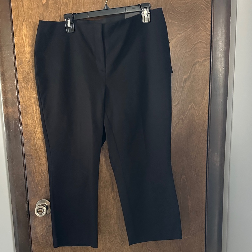 Alfani Women's Black Capris